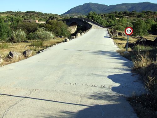 Acceso norte al puente de valsordo.