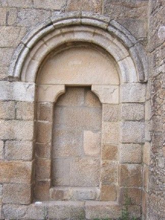 Portada lateral de san tirso de oseiro (arteixo). coruña.