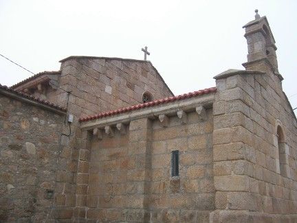Ábside rectangular de la iglesia parroquial de san tirso de oseiro (arteixo). coruña.