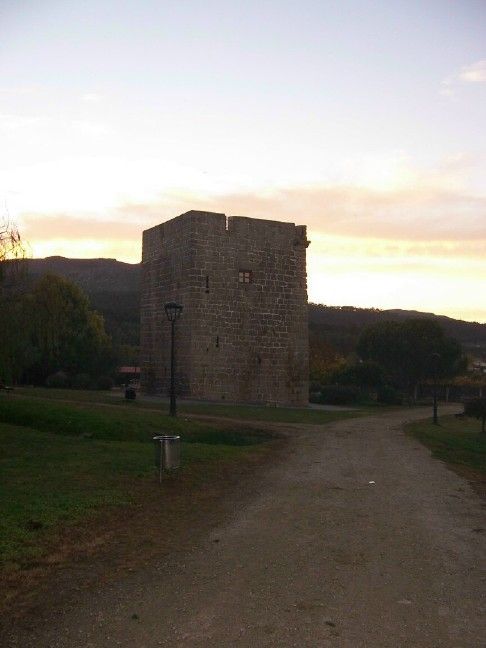 Torreón de celas de peiro, en el lugar de vinseira grande, dentro de la parroquia de santa maría de celas del concello de culleredo.
