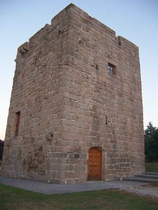 Torreón de celas de peiro, en el lugar de vinseira grande, dentro de la parroquia de santa maría de celas del concello de culleredo.