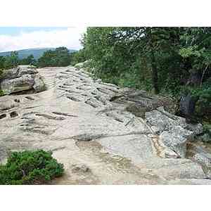 Click para ampliar. Pulsa en el nombre para ver la ficha. Cuyacabras. Necrópolis. Vista parcial