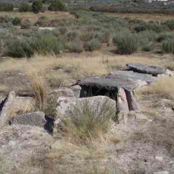 Click para ampliar. Pulsa en el nombre para ver la ficha. Penedono.Dolmen de Sangrino.