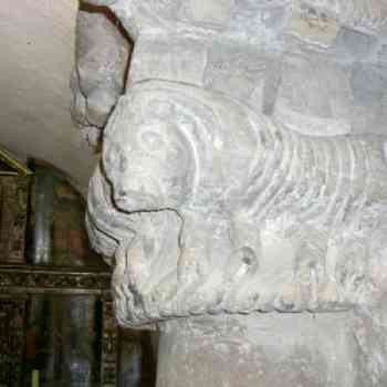 Click para ampliar. Pulsa en el nombre para ver la ficha. capitel de la iglesia de Candaneda,en León.