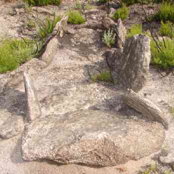 Click para ampliar. Pulsa en el nombre para ver la ficha. ¿Puede ser una sepultura