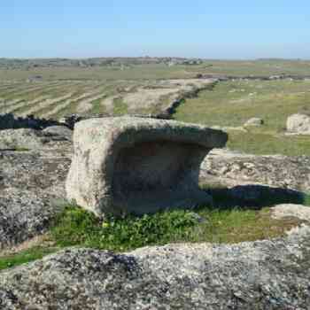 Click para ampliar. Pulsa en el nombre para ver la ficha. Sepulcro de piedra