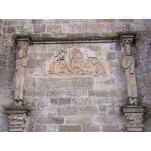 Click para ampliar. Pulsa en el nombre para ver la ficha. Santa María de Carracedo. Estatuas-columnas del abad Florencio y Alfonso VII.