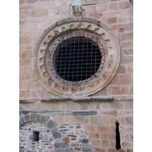 Click para ampliar. Pulsa en el nombre para ver la ficha. Santa María de Carracedo. Óculo del oratorio medieval.