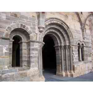 Click para ampliar. Pulsa en el nombre para ver la ficha. Santa María de Carracedo (León). Exterior de la sala capitular.