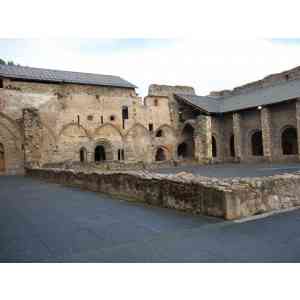 Click para ampliar. Pulsa en el nombre para ver la ficha. Santa María de Carracedo (León). Claustro reglar.