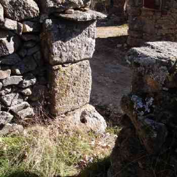 Click para ampliar. Pulsa en el nombre para ver la ficha. Piedras perforadas - Las Cabezas Altas I-3