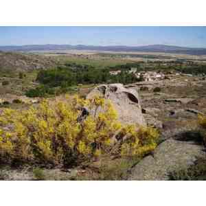 Click para ampliar. Pulsa en el nombre para ver la ficha. Ulaca - Conjunto Lítico - Elemento 6 - Desde la derecha, arriba.