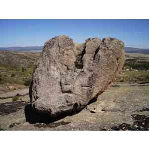 Click para ampliar. Pulsa en el nombre para ver la ficha. Ulaca - Conjunto Lítico - Elemento 1 - Perspectiva lateral