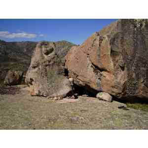 Click para ampliar. Pulsa en el nombre para ver la ficha. Ulaca - Conjunto Lítico - Entrada grieta