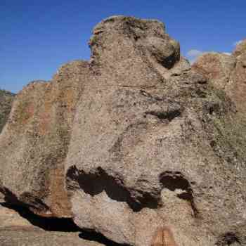 Click para ampliar. Pulsa en el nombre para ver la ficha. Ulaca - Conjunto Lítico - Elemento 2 - Lateral