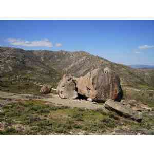 Click para ampliar. Pulsa en el nombre para ver la ficha. Ulaca - Desde la entrada - Izquierda - Conjunto Lítico 2