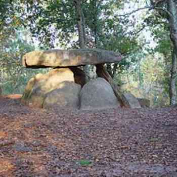 Click para ampliar. Pulsa en el nombre para ver la ficha. Axeitos. Dolmen. Vista general