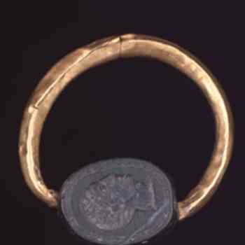 Click para ampliar. Pulsa en el nombre para ver la ficha. Cádiz 12: anillo giratorio fenicio de jaspe