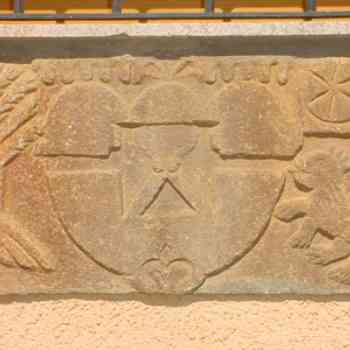 Click para ampliar. Pulsa en el nombre para ver la ficha. Grabados debajo de ventana