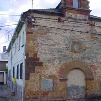 Click para ampliar. Pulsa en el nombre para ver la ficha. Casa con fachada de ermita