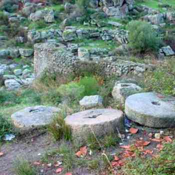 Click para ampliar. Pulsa en el nombre para ver la ficha. Piedras de molino de agua. Arroyomolinos.