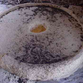 Click para ampliar. Pulsa en el nombre para ver la ficha. Muela de un molino harinero extremeño