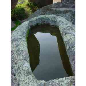 Click para ampliar. Pulsa en el nombre para ver la ficha. Sepulcro visigodo excavado en granito