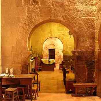 Click para ampliar. Pulsa en el nombre para ver la ficha. Iglesia de San Pedro (Lourosa). Interior