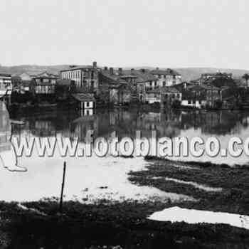 Click para ampliar. Pulsa en el nombre para ver la ficha. A Coruña. El río de Monelos, desbordado.