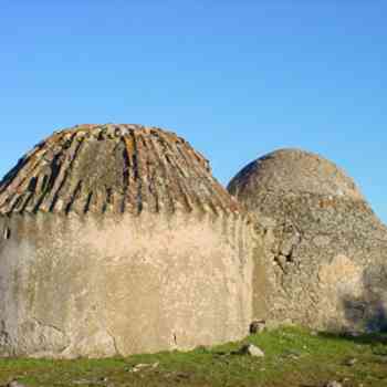 Click para ampliar. Pulsa en el nombre para ver la ficha. Chozos extremeños adosados