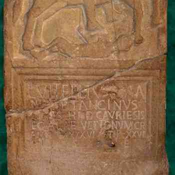 Click para ampliar. Pulsa en el nombre para ver la ficha. Lápida funeraria de guerrero cauriense