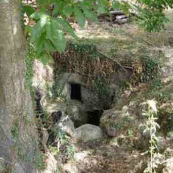 Click para ampliar. Pulsa en el nombre para ver la ficha. Pozo junto al monasterio de San Martín