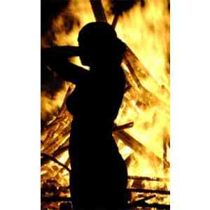 Click para ampliar. Pulsa en el nombre para ver la ficha. mujer y hoguera