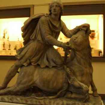 Click para ampliar. Pulsa en el nombre para ver la ficha. Londres 2: estatua del dios Mitra (B. Museum)