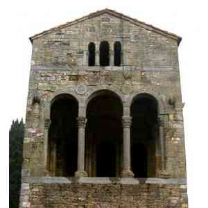 Click para ampliar. Pulsa en el nombre para ver la ficha. Santa María del Naranco. Vista 1