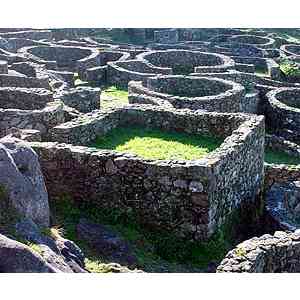 Click para ampliar. Pulsa en el nombre para ver la ficha. Santa Tecla - Construcción cuadrada.