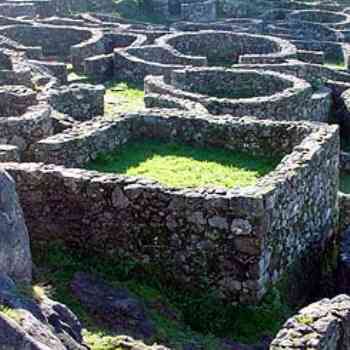 Click para ampliar. Pulsa en el nombre para ver la ficha. Santa Tecla - Construcción cuadrada.