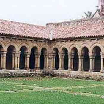 Click para ampliar. Pulsa en el nombre para ver la ficha. Santillana del Mar. Santa Juliana. Claustro