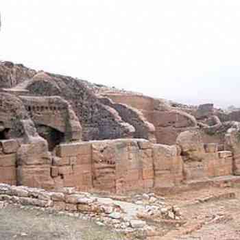 Click para ampliar. Pulsa en el nombre para ver la ficha. Tiermes - Viviendas y muralla romana.