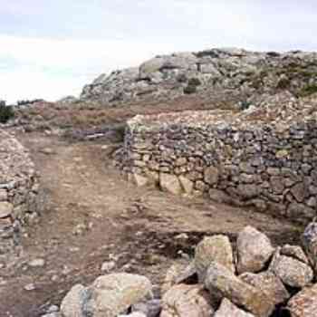 Click para ampliar. Pulsa en el nombre para ver la ficha. Ulaca. Castro. Entrada desde Villaviciosa