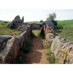 Click para ampliar. Pulsa en el nombre para ver la ficha. Cubillejo de Lara. Dolmen. Vista.
