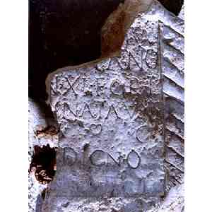 Click para ampliar. Pulsa en el nombre para ver la ficha. Estela funeraria del siglo II. Móstoles