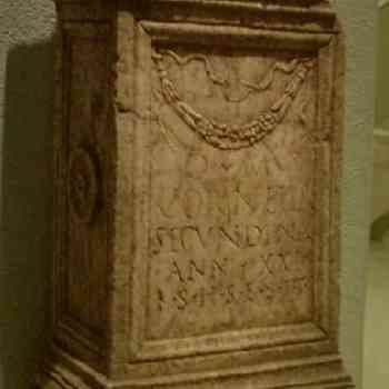 Click para ampliar. Pulsa en el nombre para ver la ficha. Cádiz: pedestal funerario