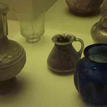 Click para ampliar. Pulsa en el nombre para ver la ficha. Cádiz: recipientes de vidrio romanos