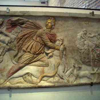 Click para ampliar. Pulsa en el nombre para ver la ficha. MITRA, policromía.