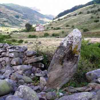 Click para ampliar. Pulsa en el nombre para ver la ficha. menhir Casa de la Mina (HUESCA)