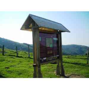 Click para ampliar. Pulsa en el nombre para ver la ficha. panel informativo en Errekaleku (NAVARRA)