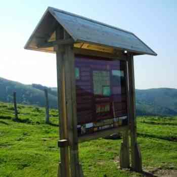 Click para ampliar. Pulsa en el nombre para ver la ficha. panel informativo en Errekaleku (NAVARRA)