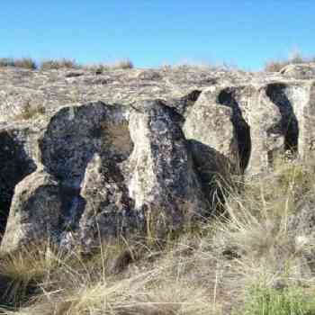 Click para ampliar. Pulsa en el nombre para ver la ficha. Buendía. Cazoletas para sacrificios junto al Altar de los Tres Tronos