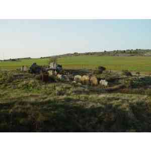 Click para ampliar. Pulsa en el nombre para ver la ficha. Cubillejo de Lara. Vista general del dolmen.